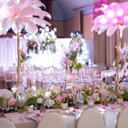 How to choose the perfect wedding flowers for your venue with FleurDeGalerie image